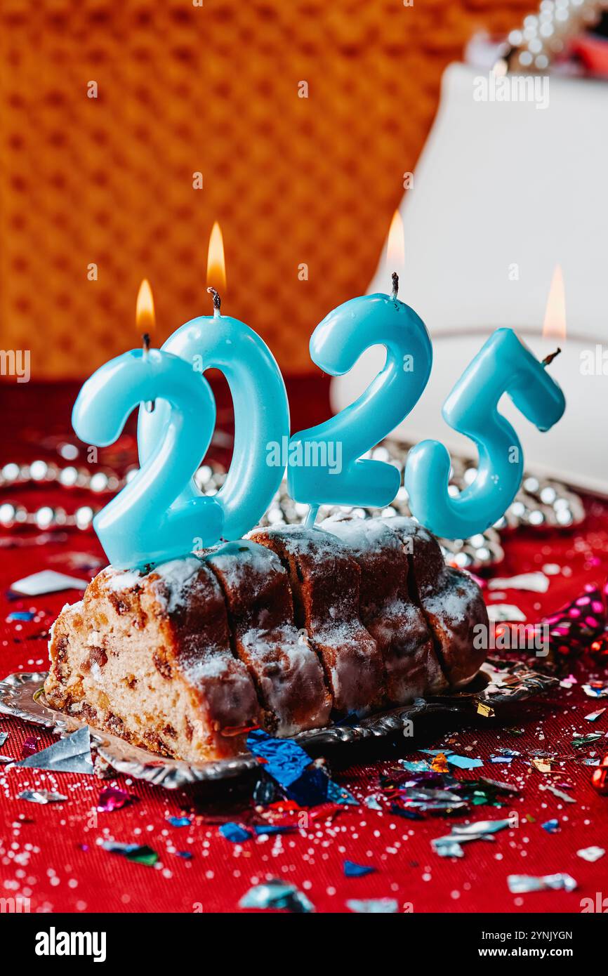 Number 25 candles hi-res stock photography and images - Alamy