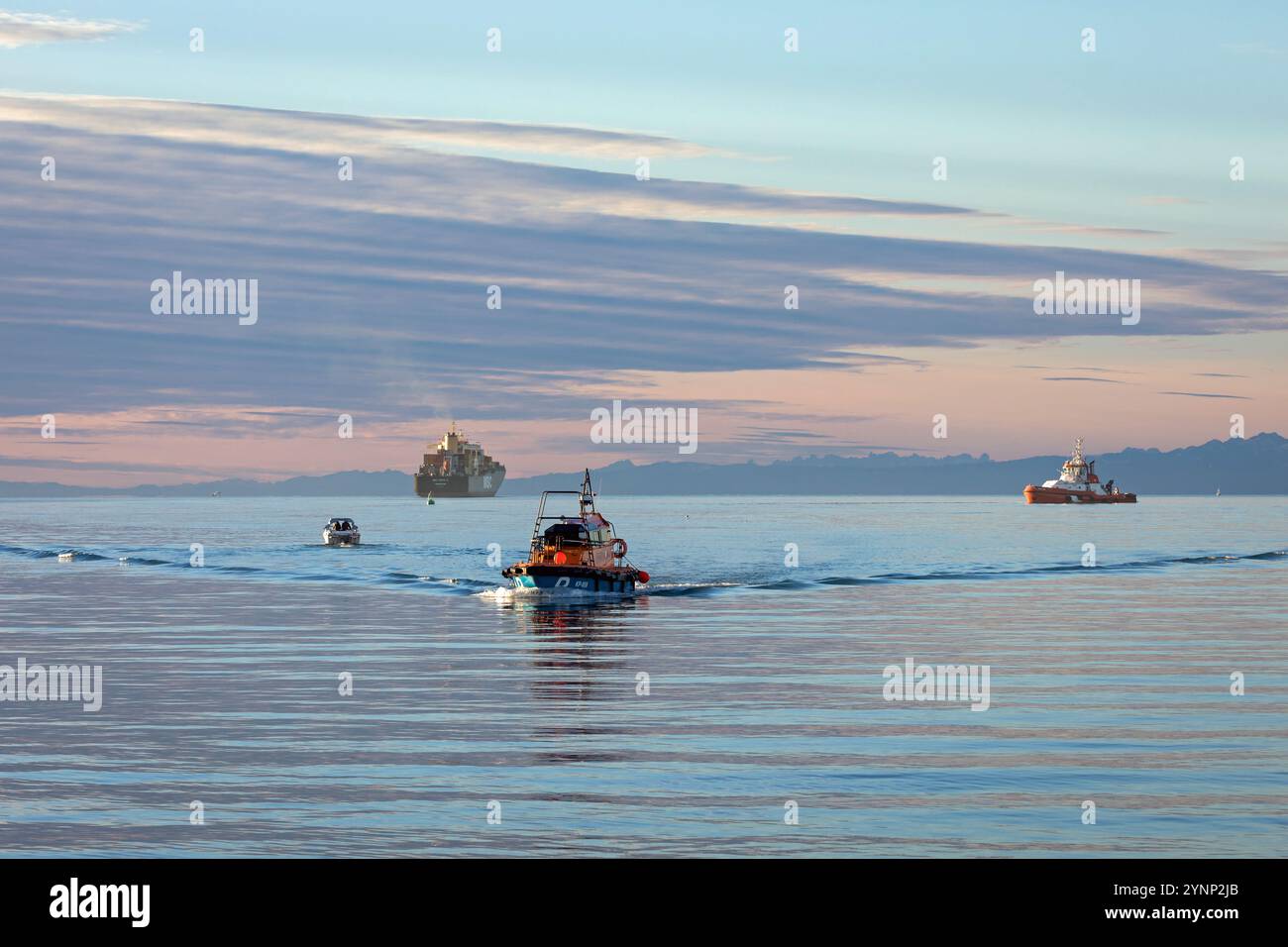 Boat ship ships boats hi-res stock photography and images - Alamy