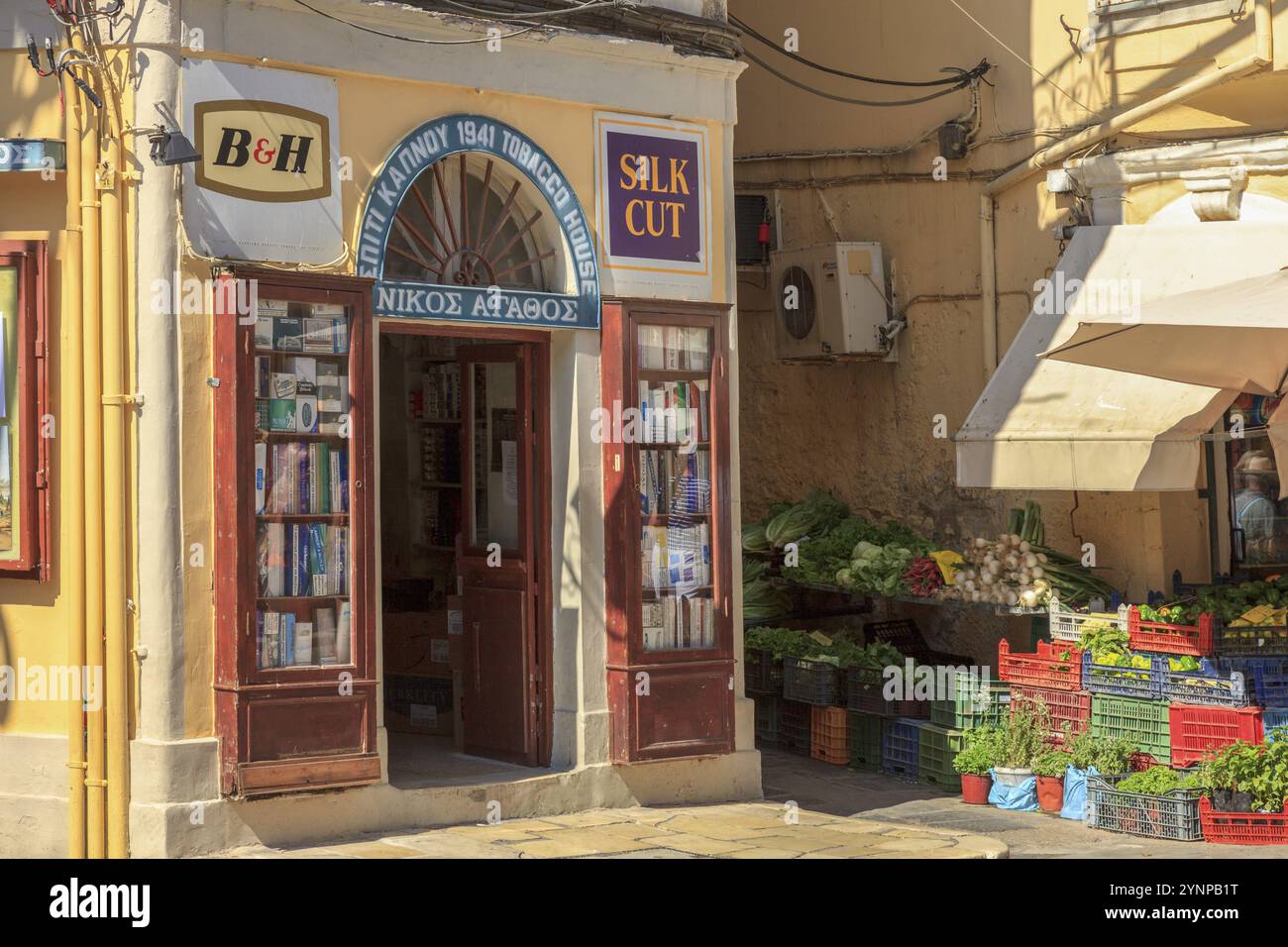 tobacco shop corfu Downtown corfu hi-res stock photography and images - Page 5