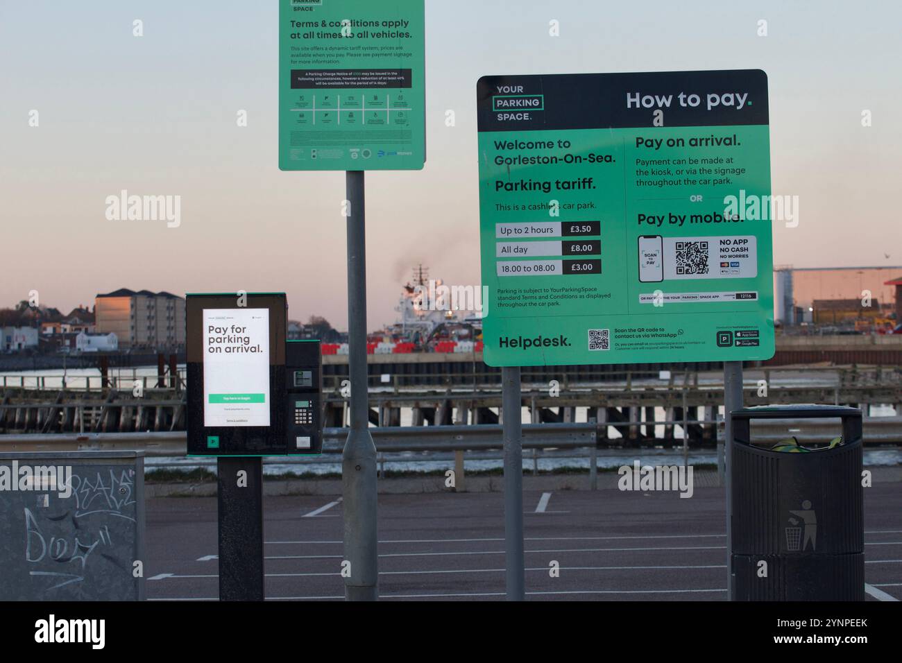 Parking Machine Sign parking notice sign at Gorleston on sea, Green sign, pay parking ...