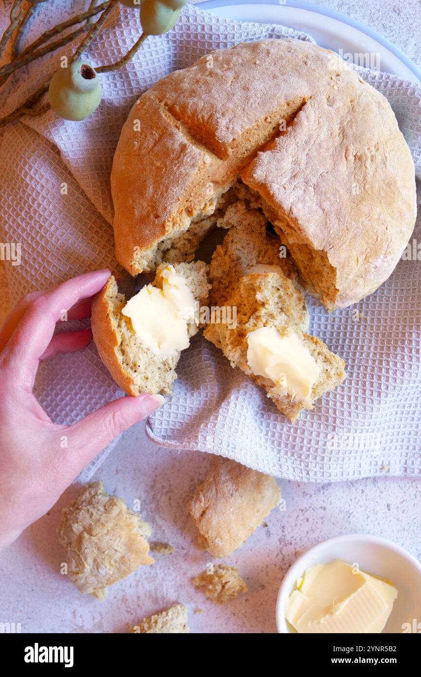 Wattle seed damper bread