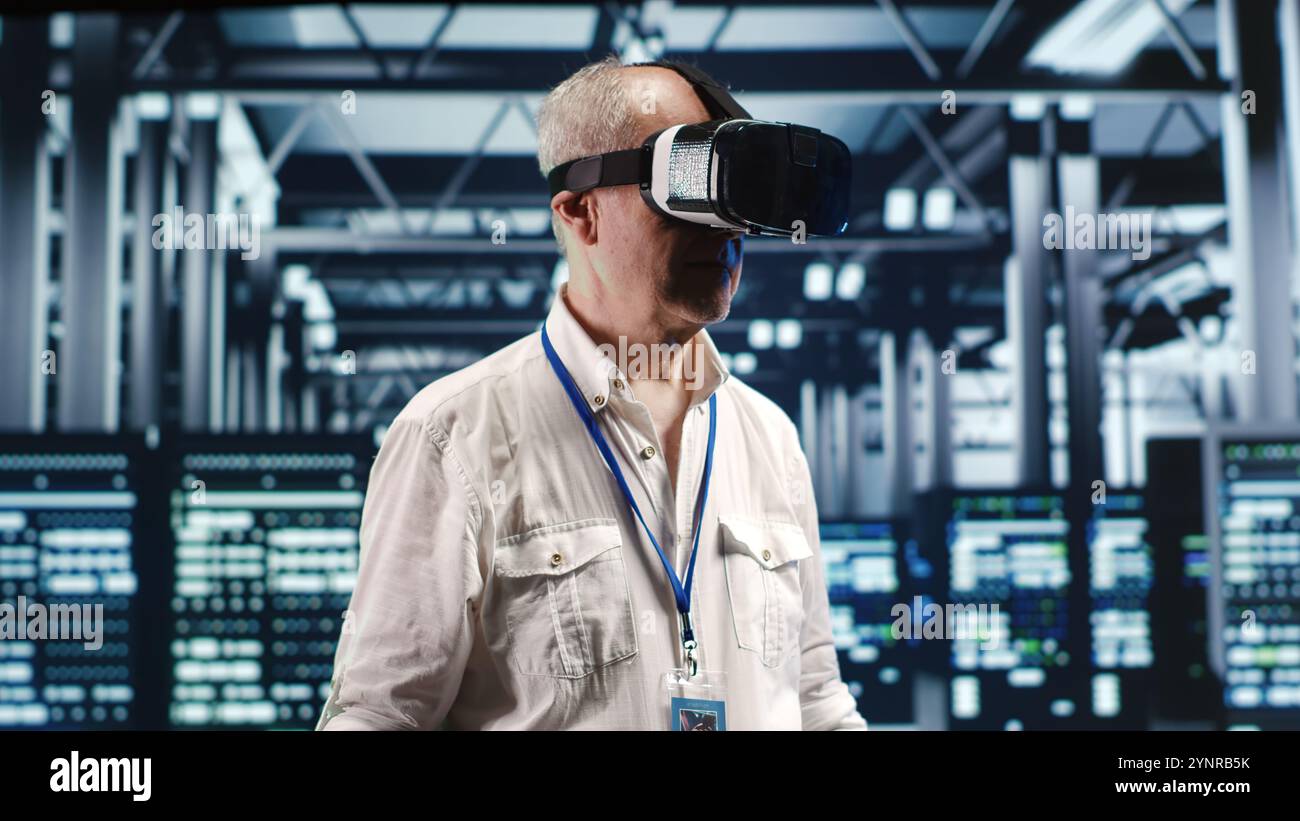 Data center programmer using vr hi-res stock photography and images - Alamy