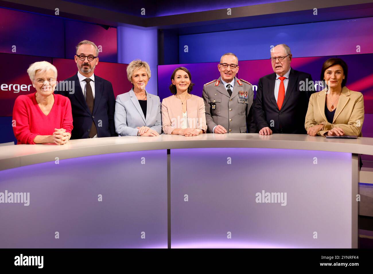 Talkshow moderatorin hi-res stock photography and images - Alamy