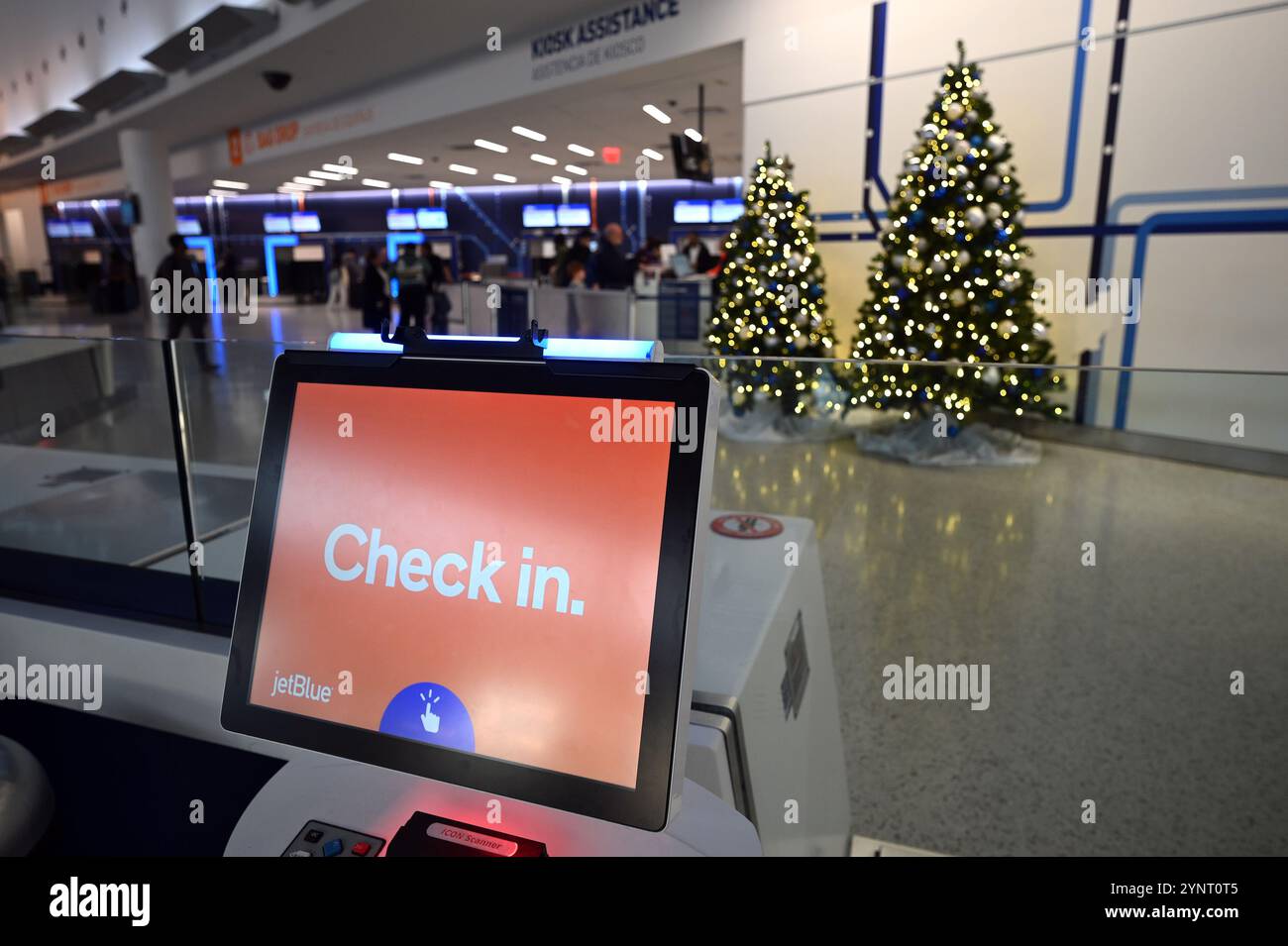 New check in terminals hi-res stock photography and images - Alamy