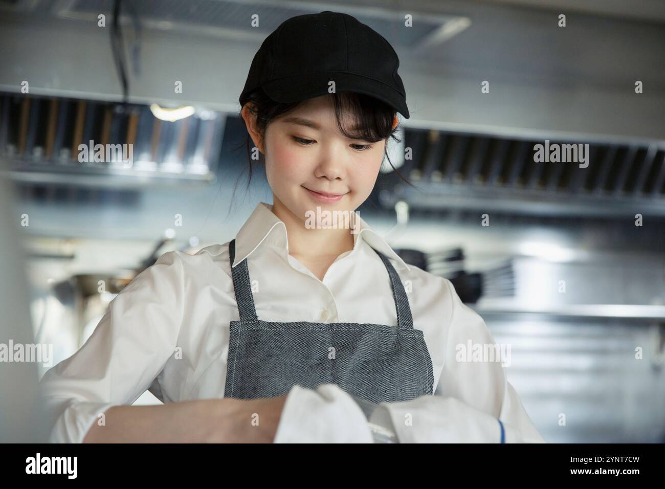 Woman in her 20s working in a café Stock Photo - Alamy