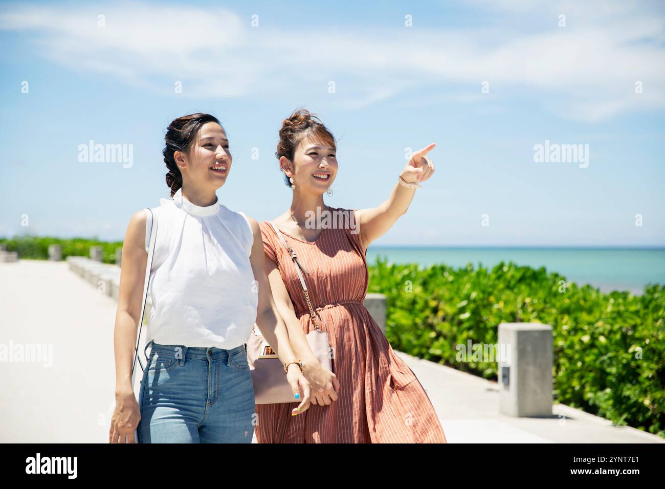 Two women in their 20s enjoying the resort Stock Photo - Alamy