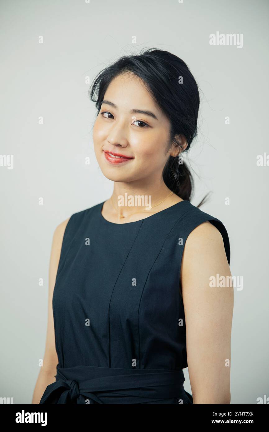 Portraits of women in their 20s Stock Photo Alamy