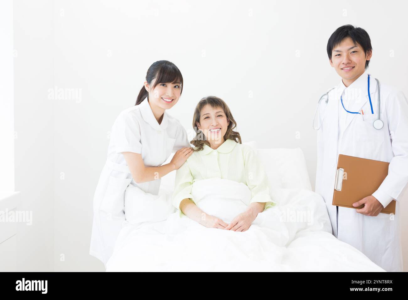 Doctor nurse put on medical hi-res stock photography and images - Alamy