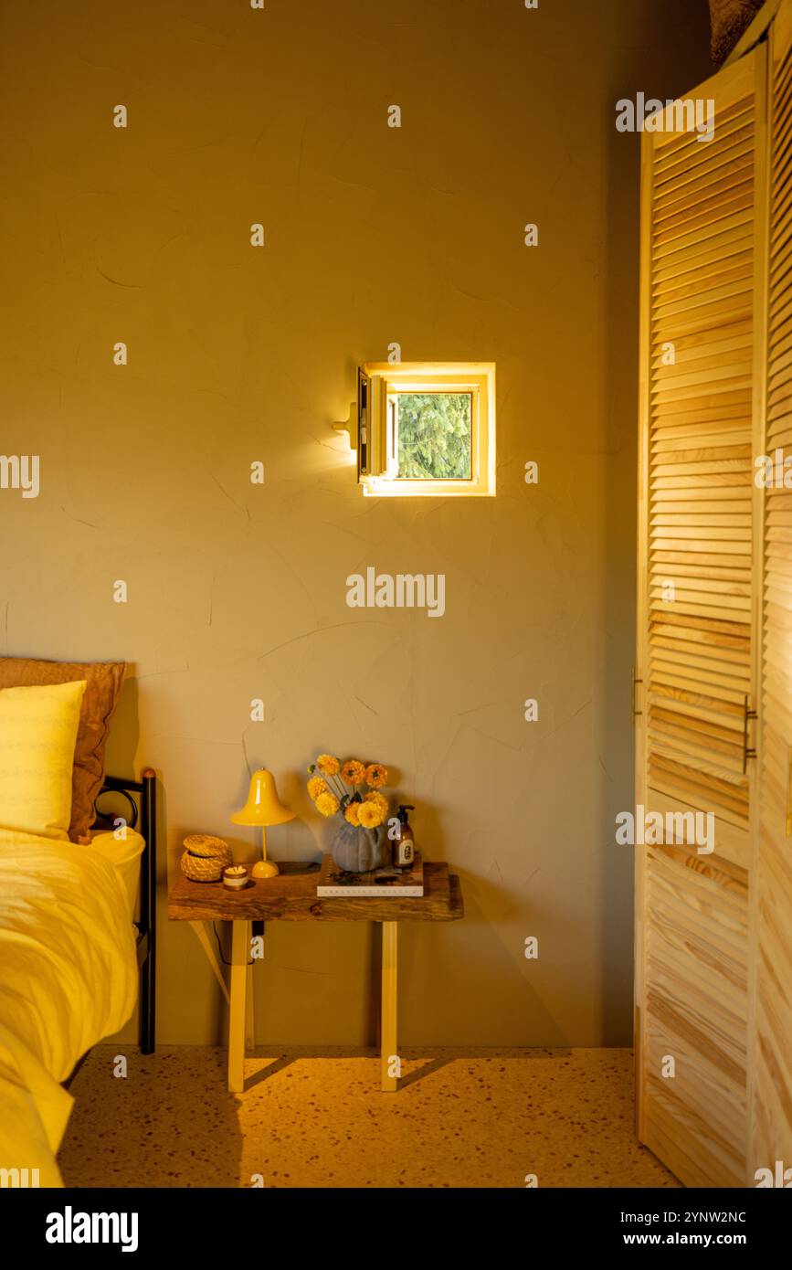 Soft glow of natural light hi-res stock photography and images - Alamy