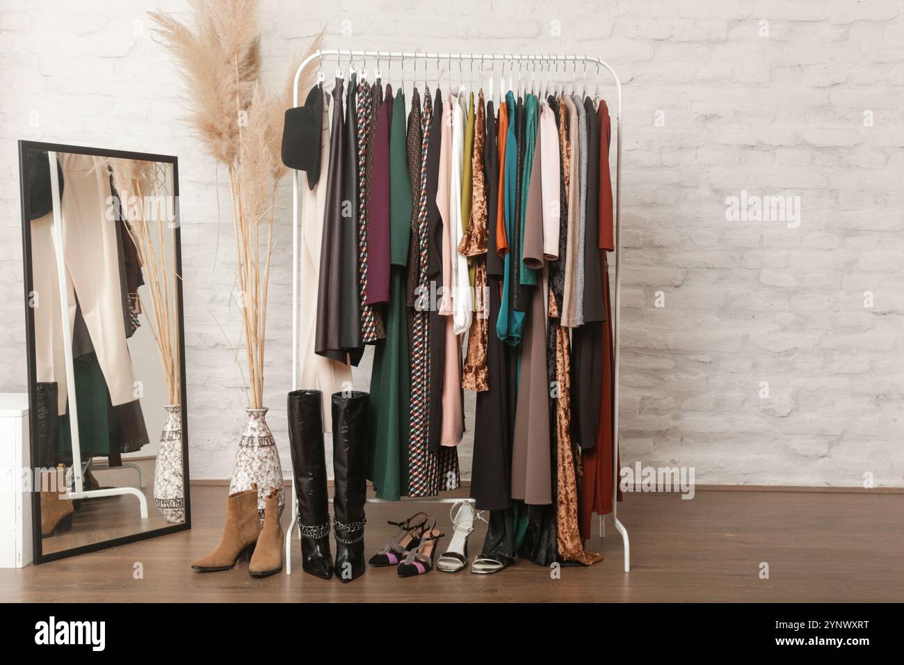 Woman designer in atelier hi-res stock photography and images - Alamy