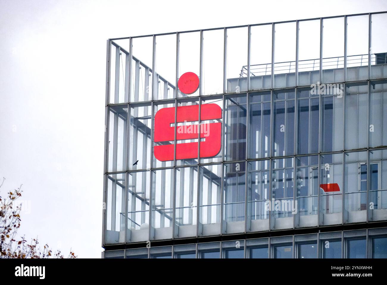 Düsseldorf 27.11.2024 Stadtsparkasse Hauptverwaltung Berliner Allee Düsseldorf Nordrhein-Westfalen Deutschland *** Düsseldorf 27 11 2024 Stadtsparkasse Head Office Berliner Allee Düsseldorf North Rhine-Westphalia Germany Stock Photo