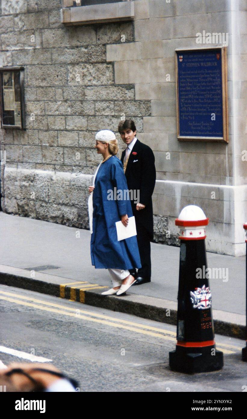 14 Luglio 1994 Londra Archivio Storico Olycom/Lapresse Lady Helen Marina Lucy Taylor (nata Windsor; nata il 28 aprile 1964) è un membro della famiglia reale britannica. È la figlia del principe Edoardo, duca di Kent, e Katharine, duchessa di Kent, e pronipote di Giorgio V. Attualmente è 47esima nella linea di successione al trono britannico. Nella Foto: Helen Marina Lucy Taylor figlia della duchessa di Kent con suo marito Timothy Taylor il giorno del matrimonio di lady Sarah Armstrong Jones Pictured: Helen Marina Lucy Taylor daughter of the Duchess of Kent with her husband Timothy Taylor on t Stock Photo