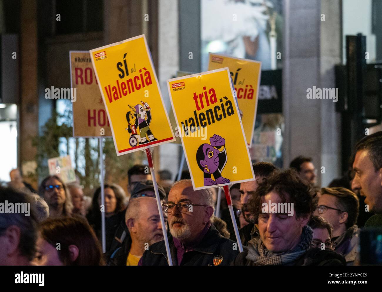 Holding protest signs hi-res stock photography and images - Alamy