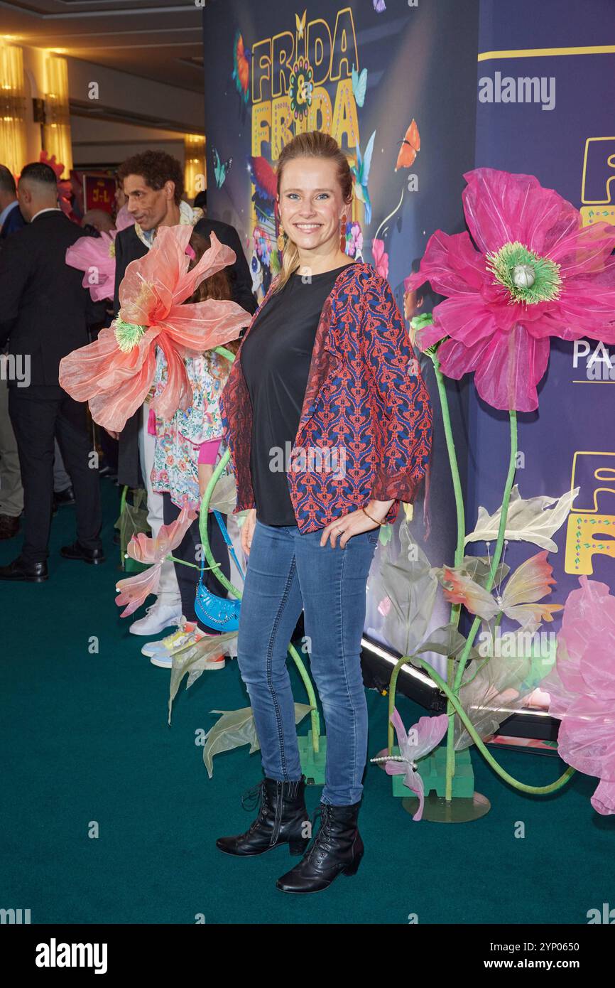 Susanne Bormann - Premiere der Young Show Frida & Frida im Friedrichstadtpalast Berlin am 27.11.2024. Premiere Frida & Frida Young Show *** Susanne Bormann Premiere of the Young Show Frida Frida at Friedrichstadtpalast Berlin on 27 11 2024 Premiere Frida Frida Young Show Stock Photo