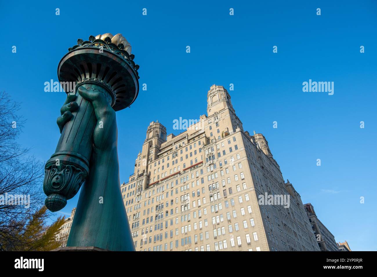 USA. 27th Nov, 2024. The Statue of Liberty float. Balloons and floats ...