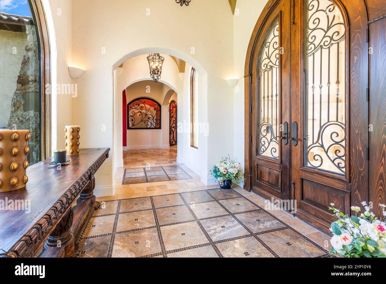Elegant entrance hall hi-res stock photography and images - Alamy