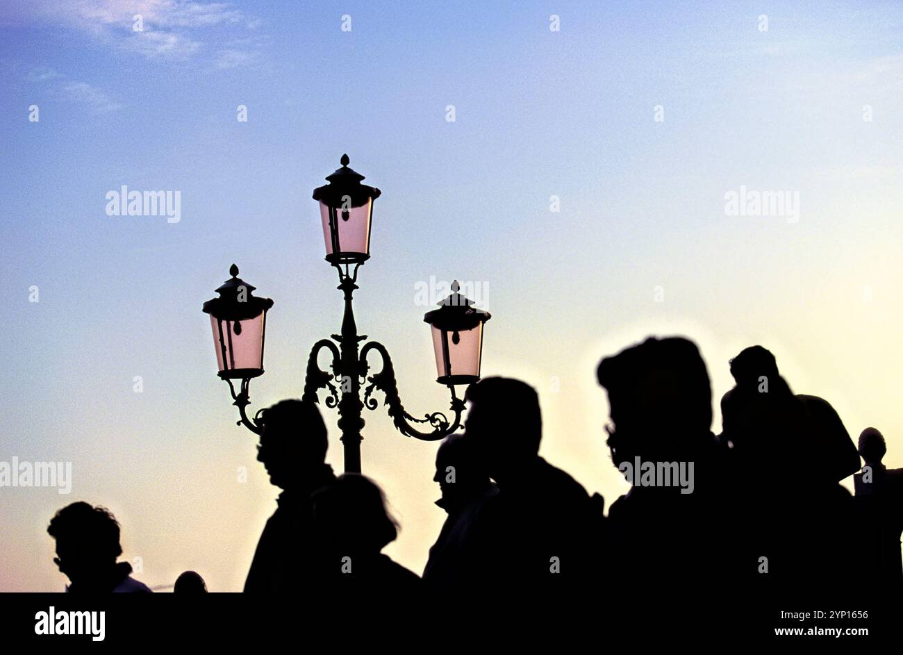 Silhouette street light hi-res stock photography and images - Alamy