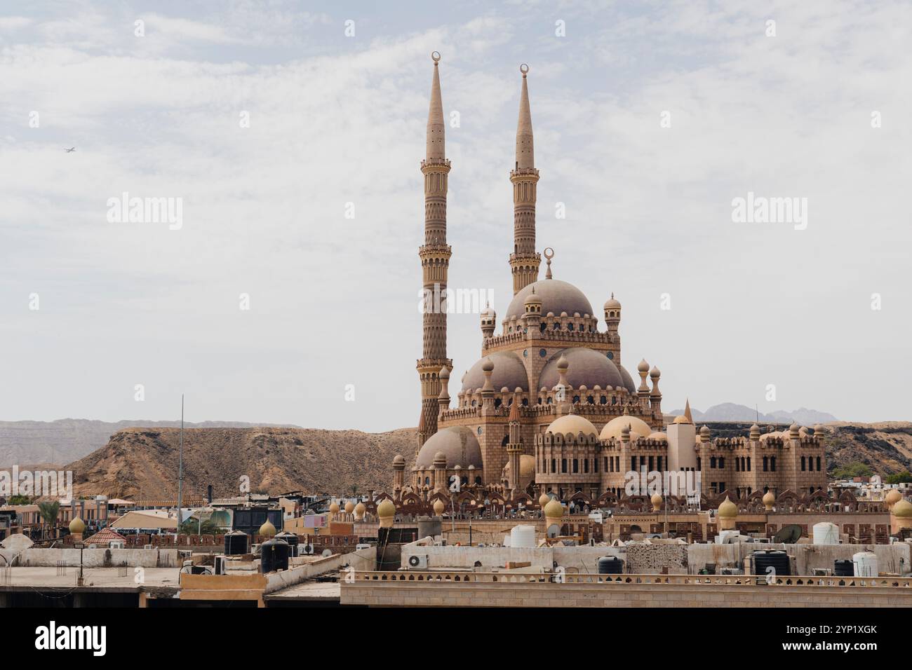 Al Mustafa Mosque in the Old Town of Sharm El Sheikh. Square near the mosque. Stock Photo