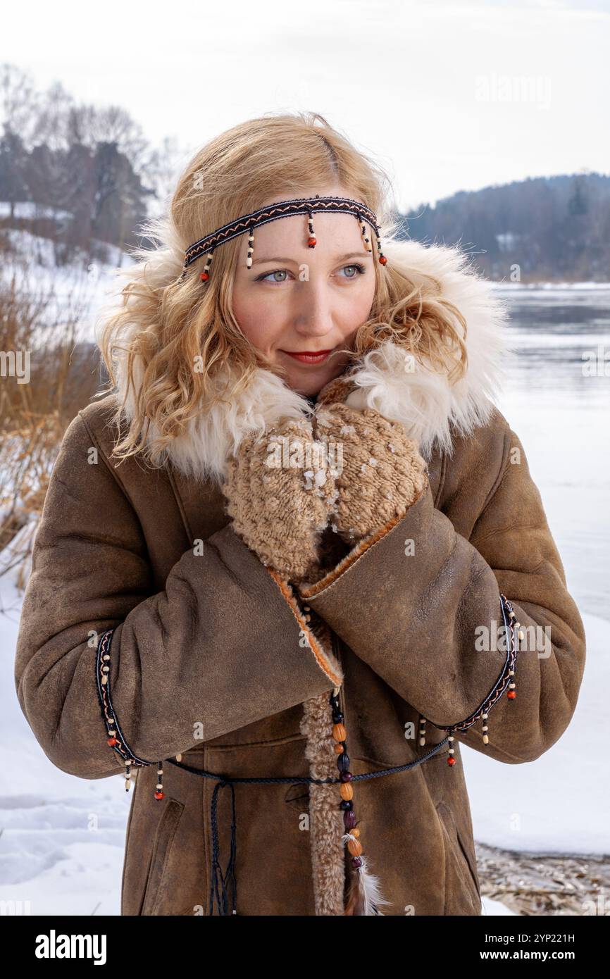 Blonde woman fur coat hi-res stock photography and images - Alamy