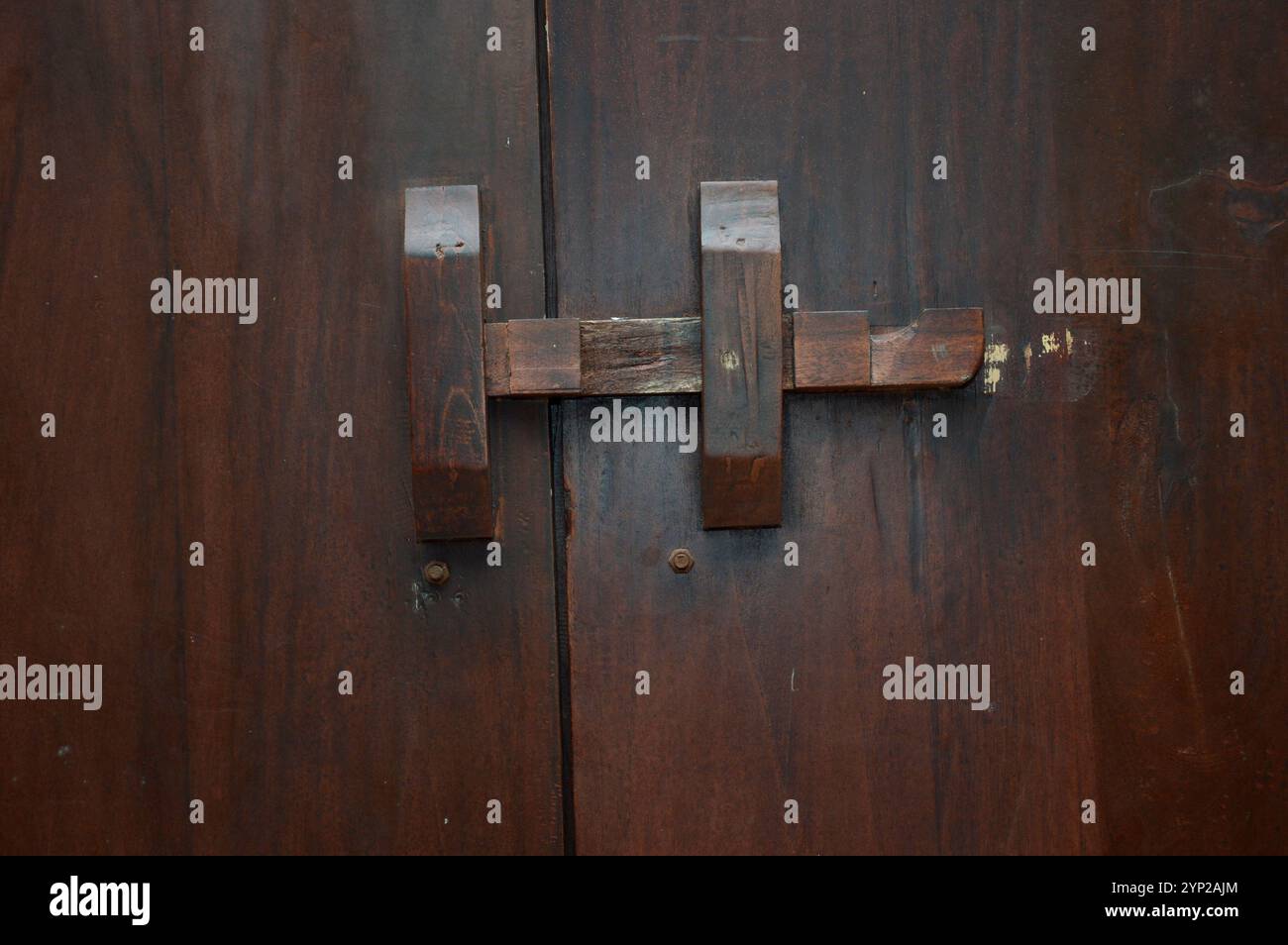wooden lock bar on the wooden door Stock Photo - Alamy