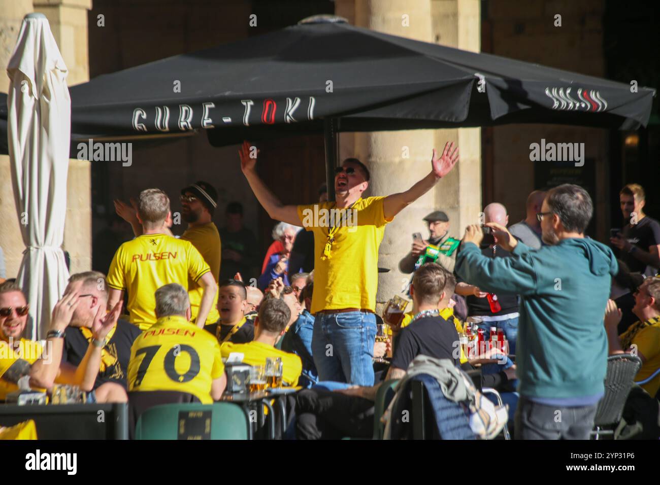 Bilbao, Spain, 28th November, 2024: IF Elfsborg fans sing during the preview of the 2024-25 UEFA Europa League Round 5 match between Athletic Club and IF Elfsborg on 28 November 2024 in Bilbao, Spain. Credit: Alberto Brevers / Alamy Live News. Stock Photo