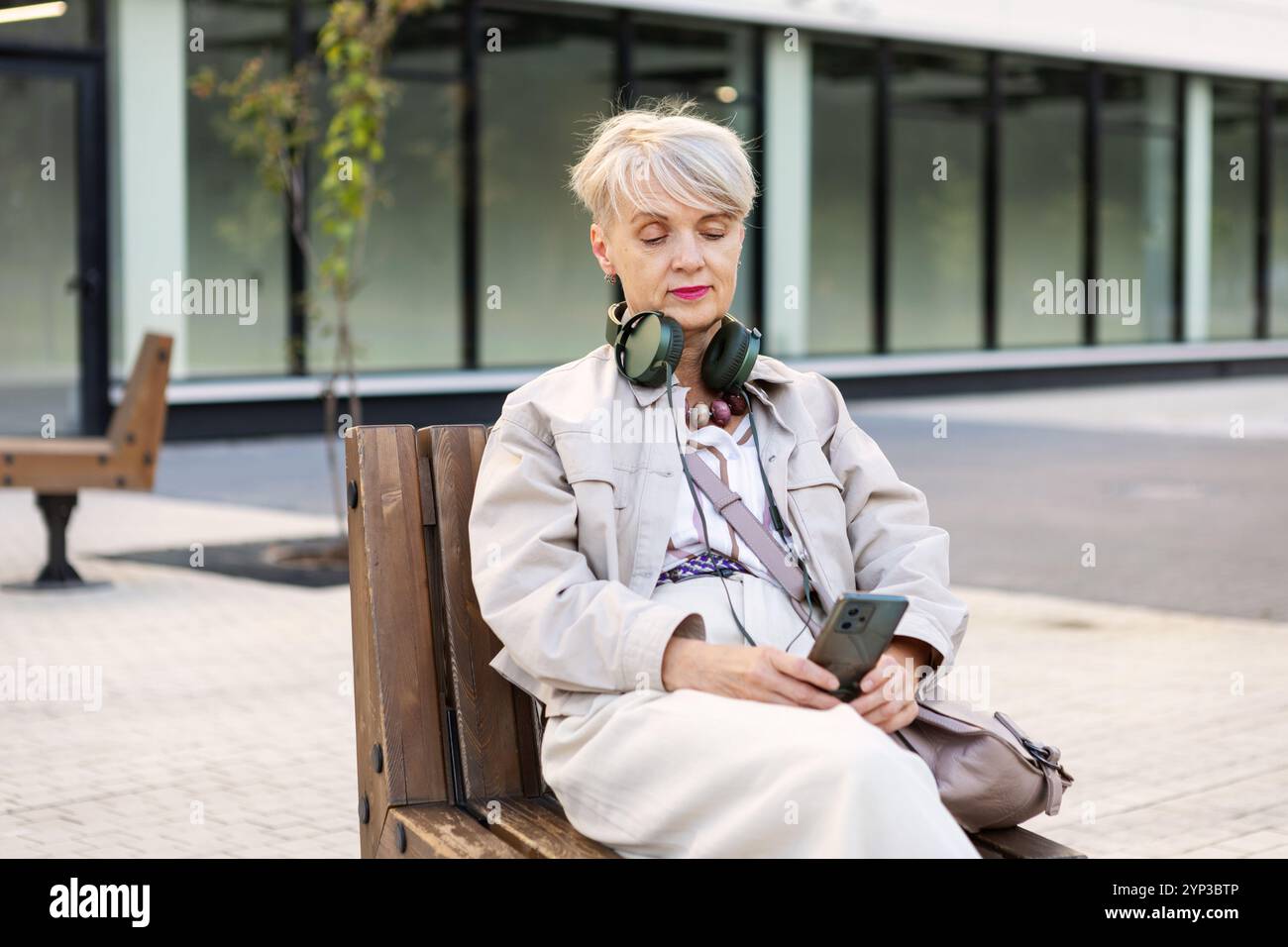 Mature elegant woman portrait hi-res stock photography and images - Alamy