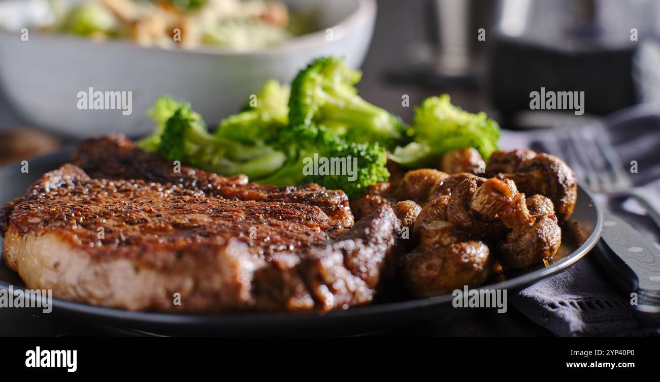 seared ribeye steak with broccoli and sauteed mushrooms Stock Photo - Alamy
