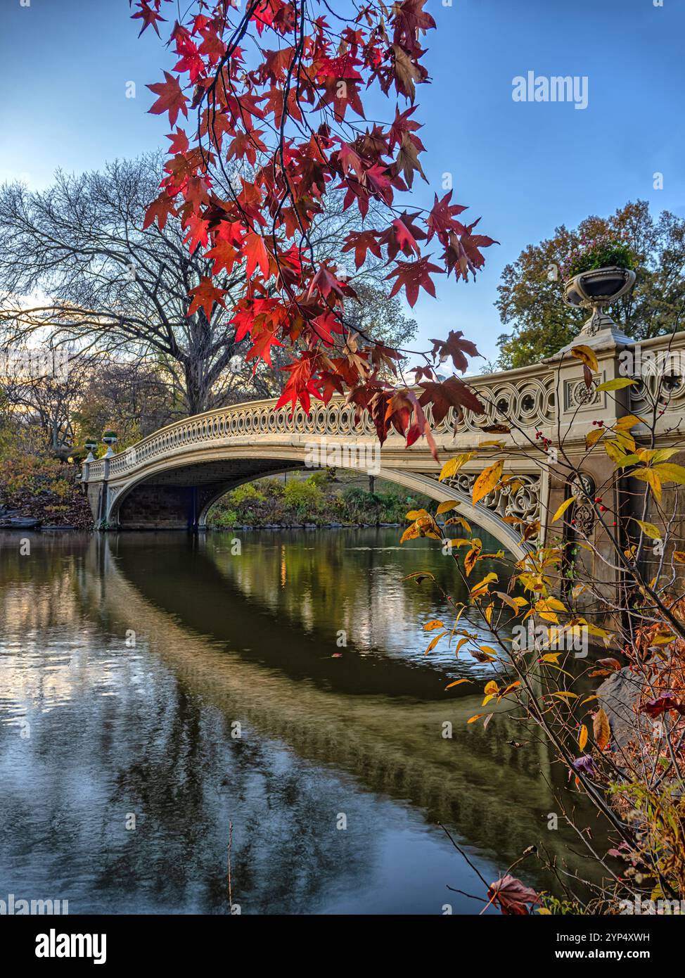 Bow bridge, Central Park, New York City, early morning in late autumn ...