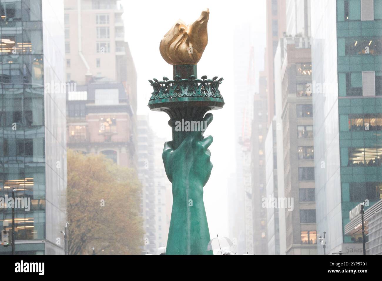 The New York Liberty float goes by during the Macy's Thanksgiving Day ...
