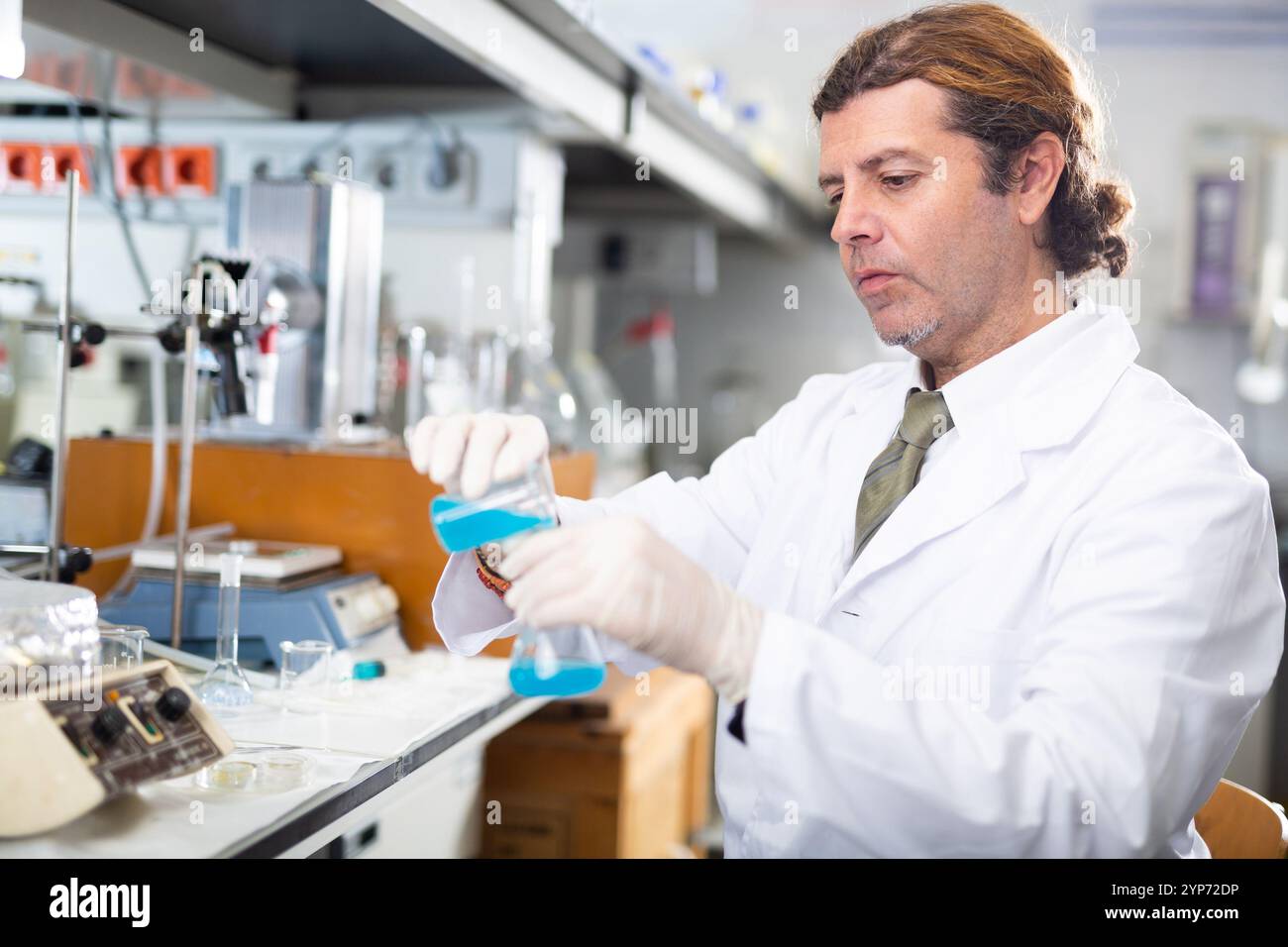 Biotech analysis lab research hi-res stock photography and images - Alamy