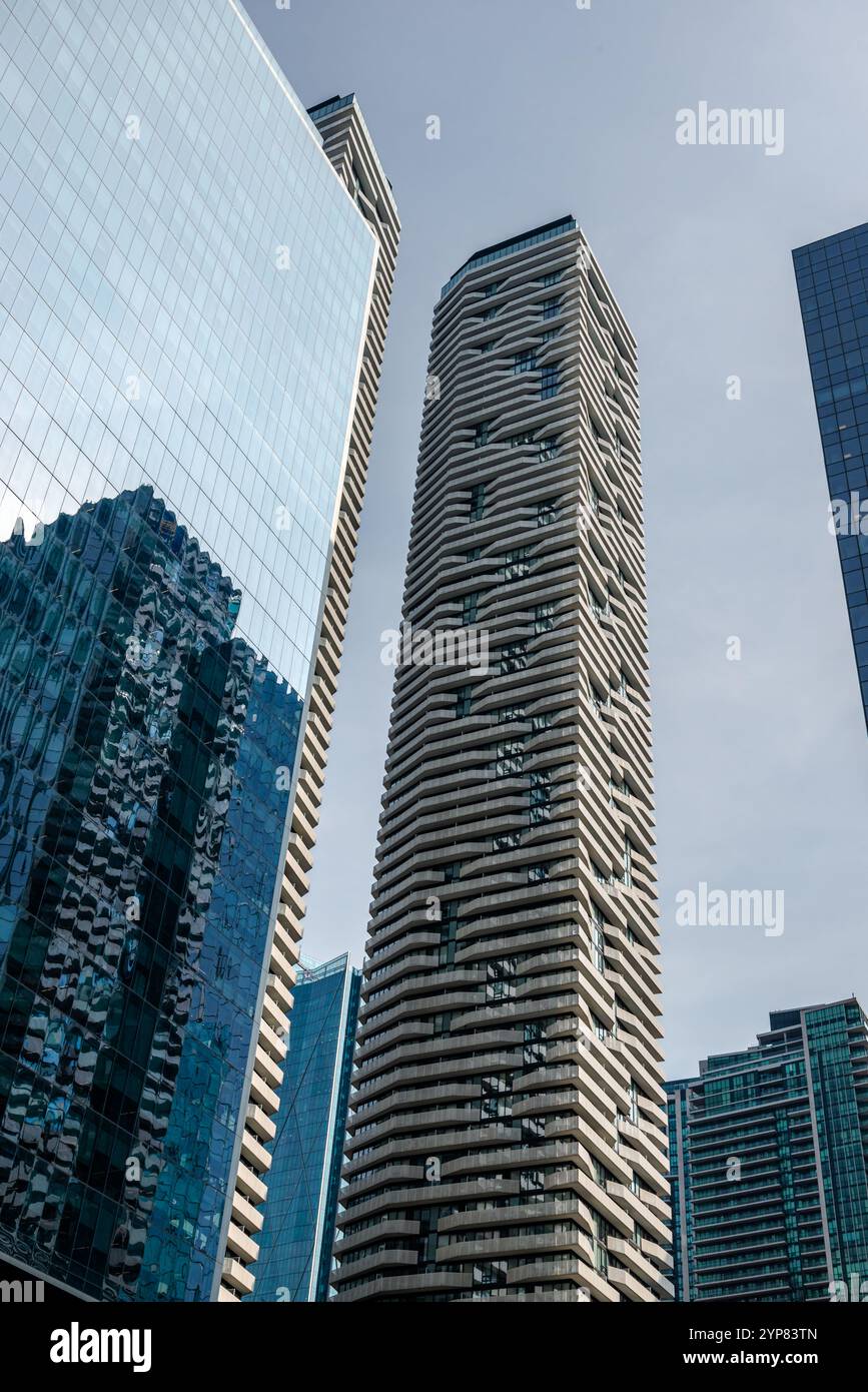 Toronto business centre street hi-res stock photography and images - Alamy