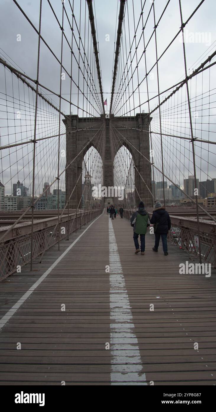 Rainy day brooklyn bridge hi-res stock photography and images - Alamy