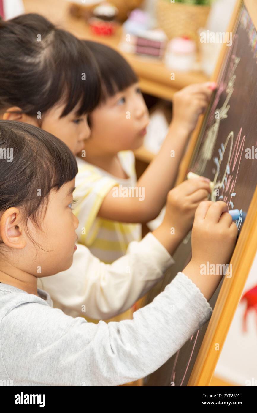 School children drawing a picture Stock Photo - Alamy