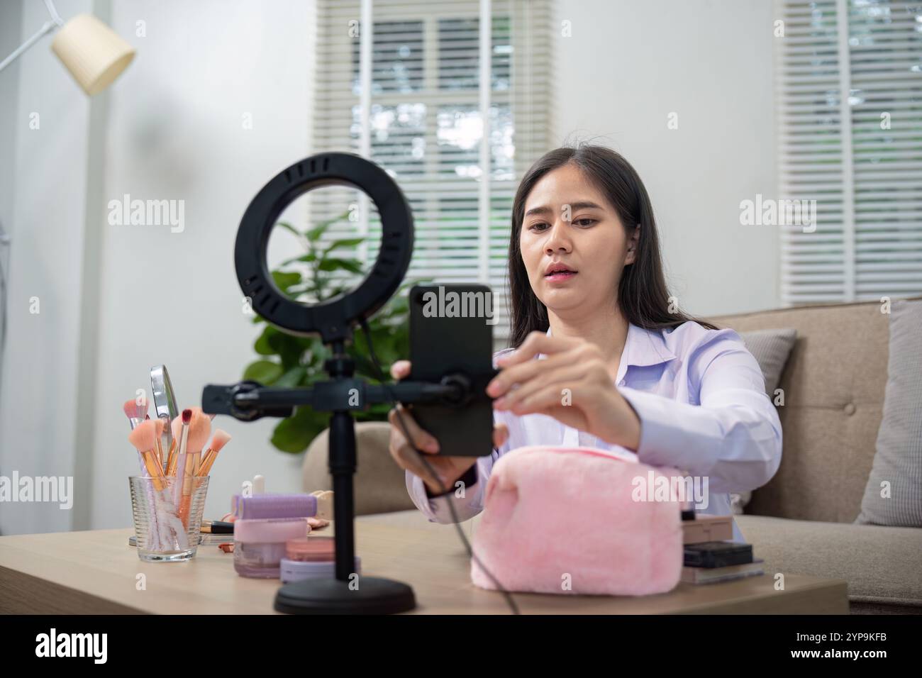 Makeup influencer woman ring hi-res stock photography and images - Alamy