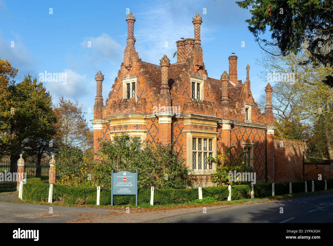 Helmingham hall tudor house hi-res stock photography and images - Alamy