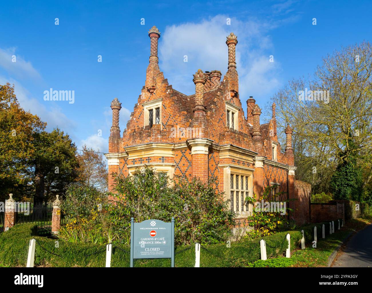 Helmingham hall tudor house hi-res stock photography and images - Alamy