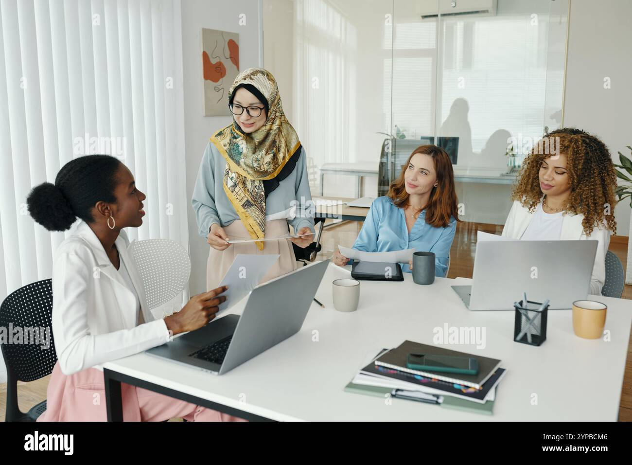 Diverse work team hi-res stock photography and images - Alamy