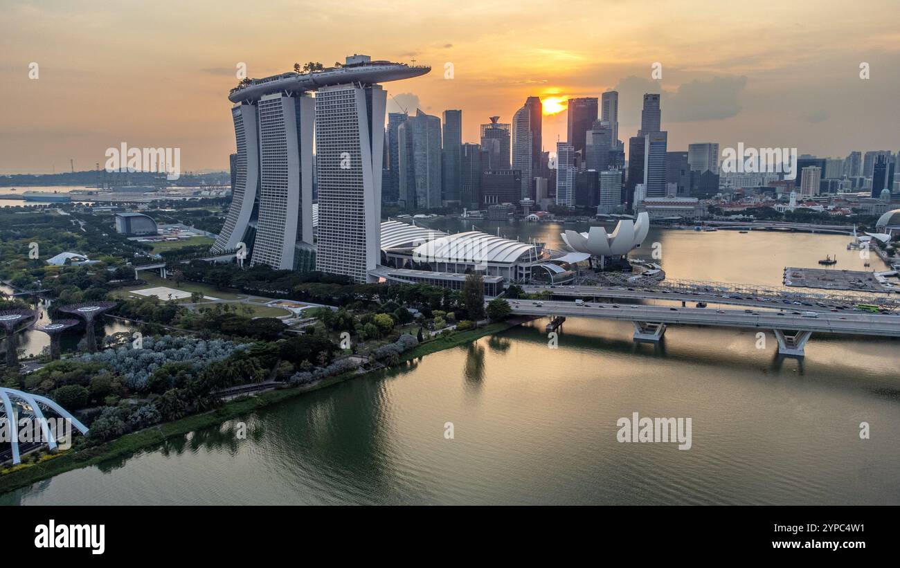 Aerial view Singapore city landscape skyline and skyscraper at sunset ...