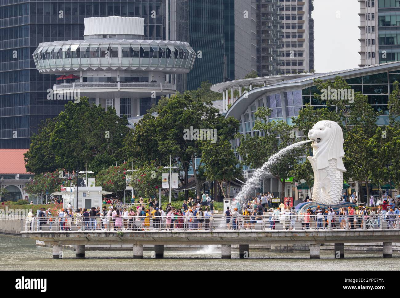 Singapore merlion park statue hi-res stock photography and images - Alamy