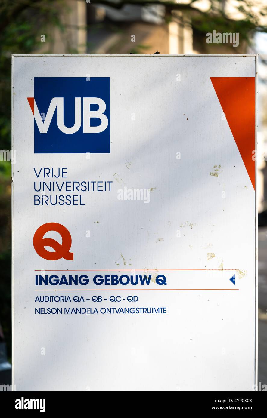 Sign of the Brussels Free University and the main Aula in Ixelles ...