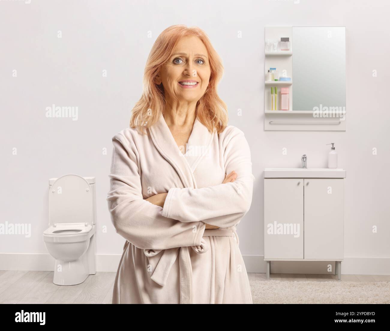 Mature woman shower hi-res stock photography and images - Alamy