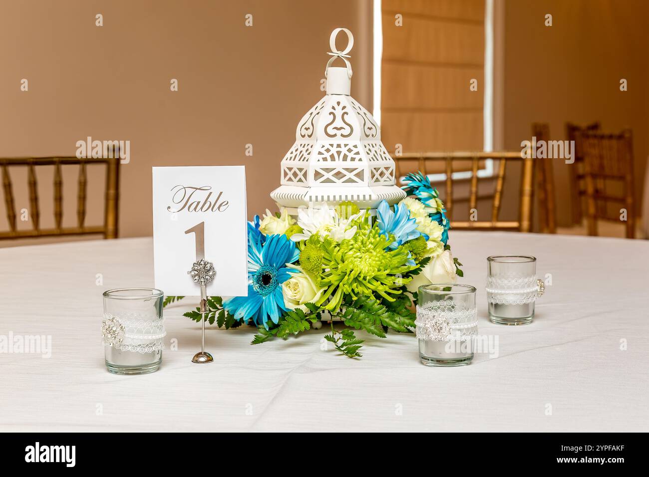 Rustic centerpiece hi-res stock photography and images - Alamy