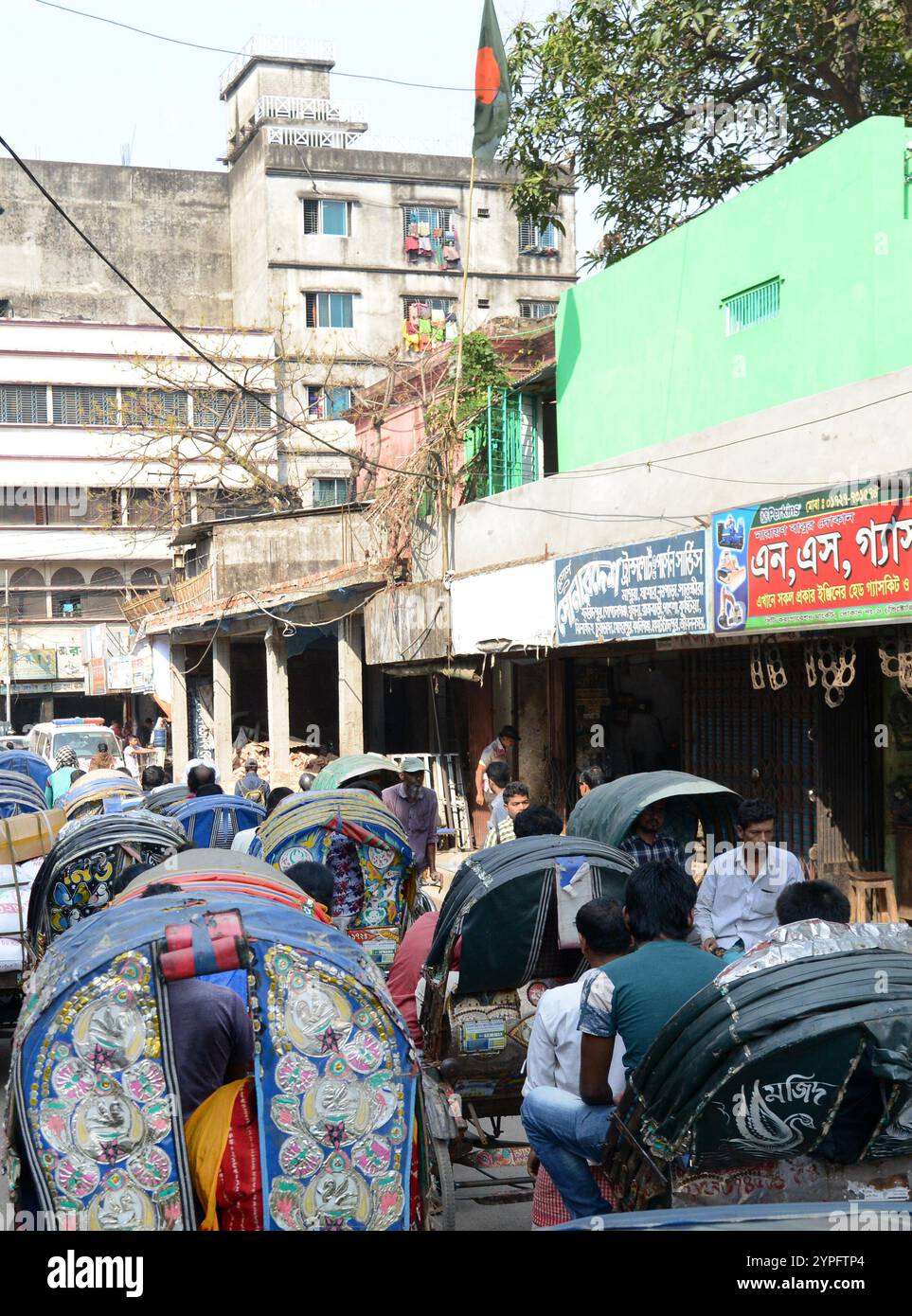 Colorful cycle rickshaws roaming the streets of Dhaka, Bangladesh Stock ...