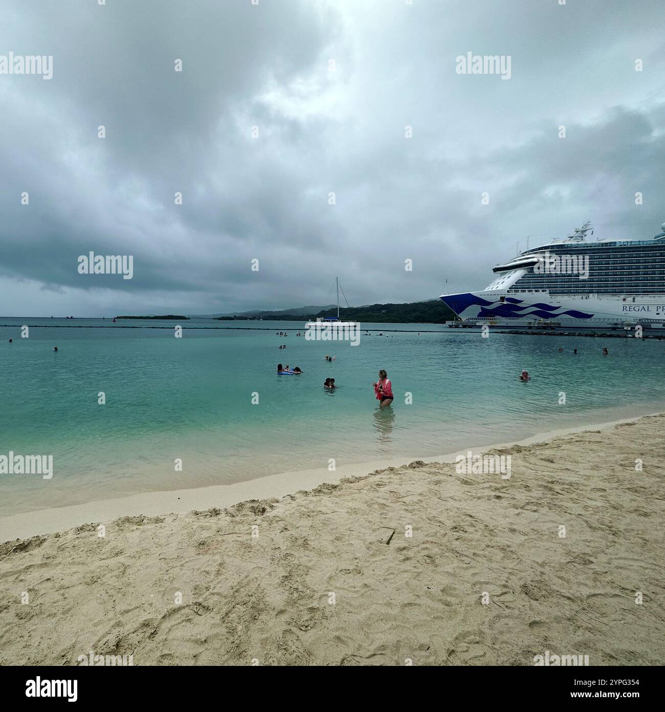 Mahogany Beach, Mahogany Bay, Roatan, Bay Islands, Honduras, Central America - Smartphone Captured Stock Image