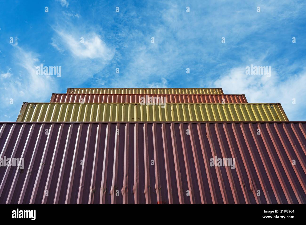 Iso standard containers hi-res stock photography and images - Alamy