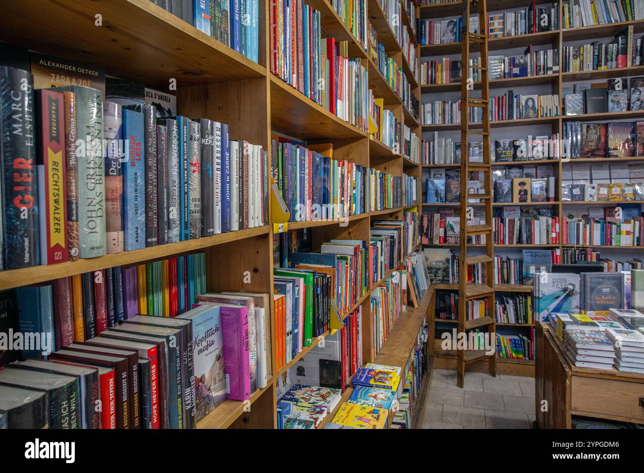 Indie bookstore hi-res stock photography and images - Alamy