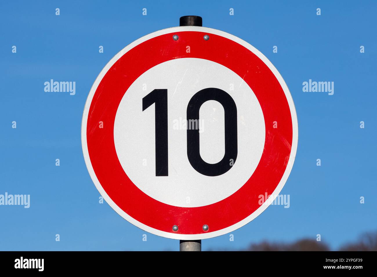 10 KMH Speed Control Sign on Urban Street Stock Photo