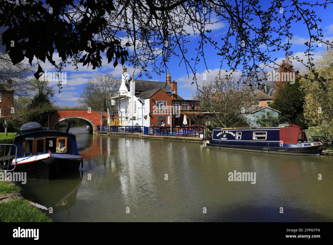 Narrowboats near the Navigation Inn, Barrow upon Soar village, river Soar, Leicestershire, England Stock Photo