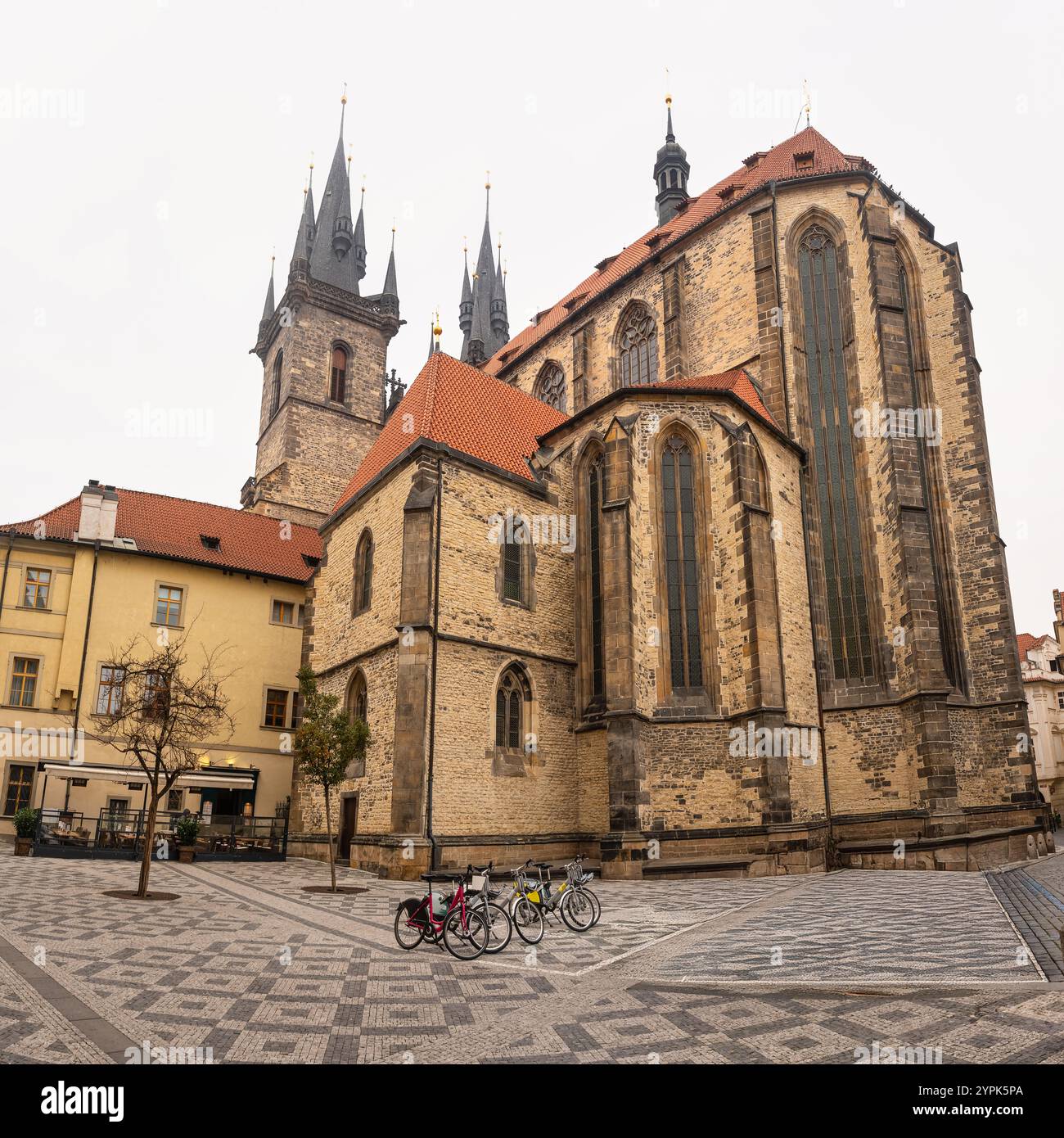 Imposing medieval building with tall towers, Tyn Church in Prague Stock ...