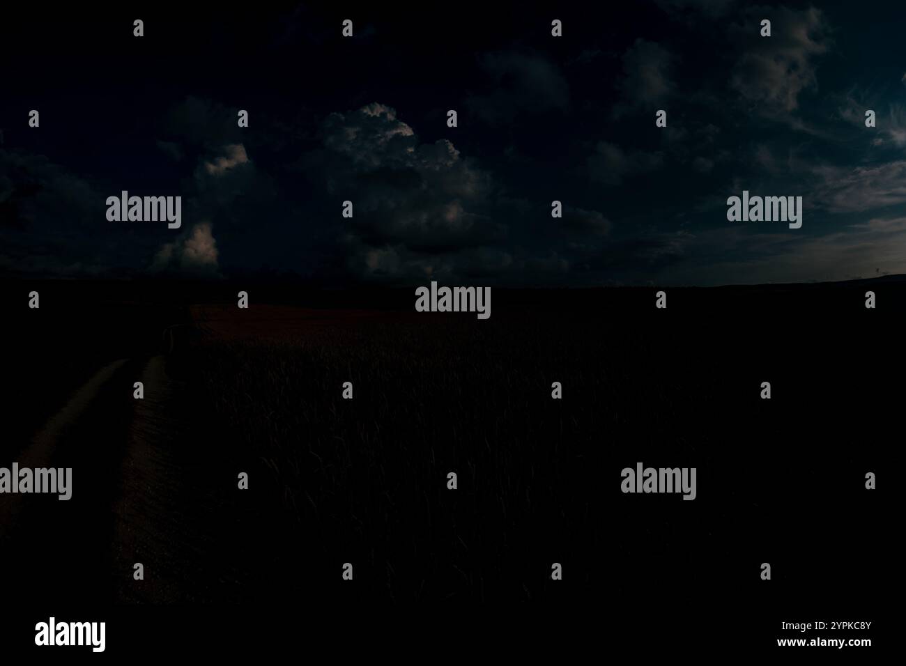 Dark sky dirt road hi-res stock photography and images - Alamy
